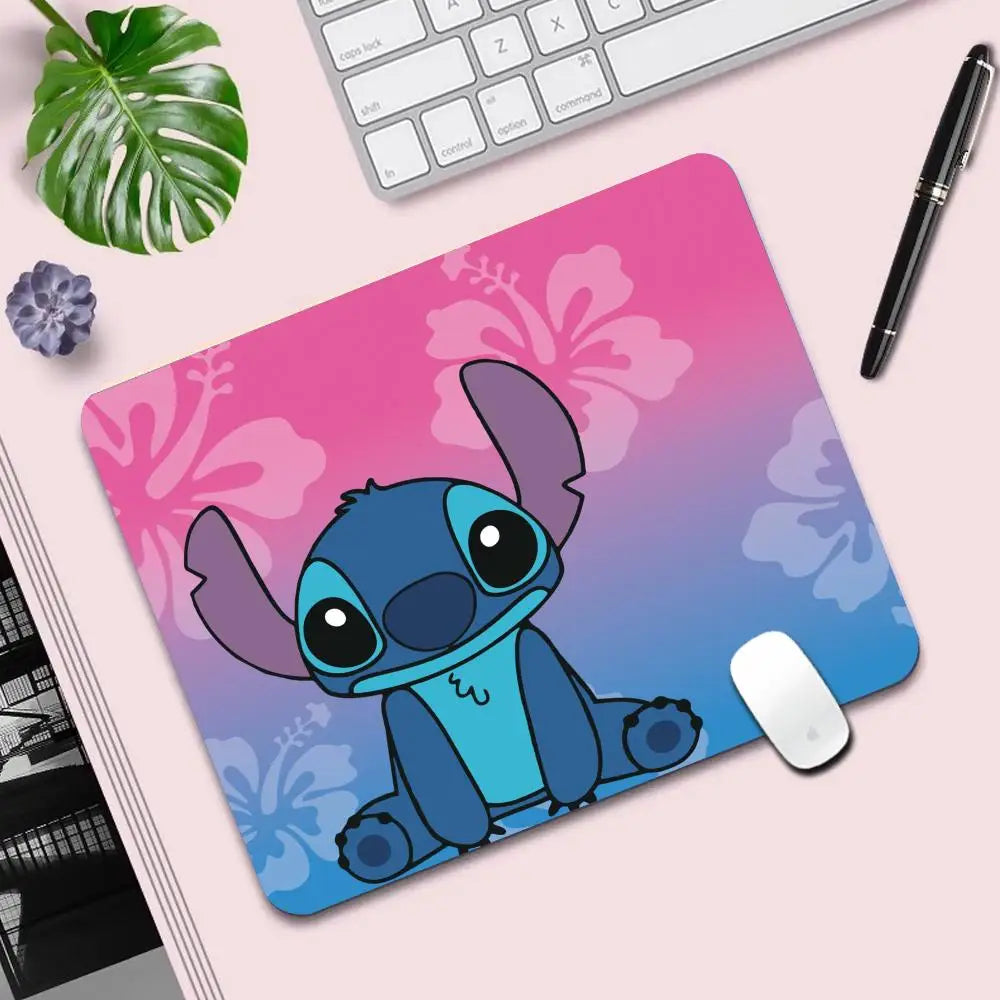 Alfombrilla para PC de Stitch 【Edición Limitada】- Antideslizante, Ultra Suave & Resistente ✨ 🌟 ¡Haz que tu setup refleje tu estilo con Stitch!