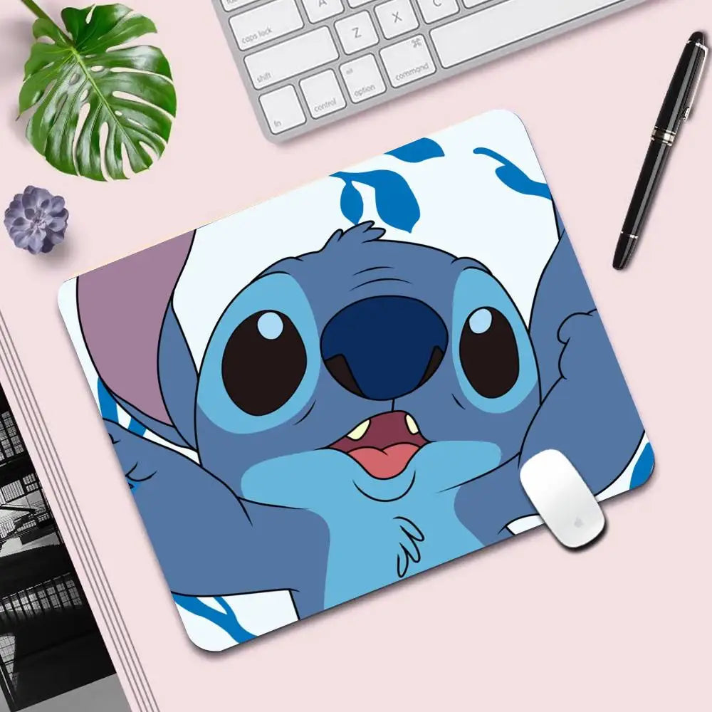 Alfombrilla para PC de Stitch 【Edición Limitada】- Antideslizante, Ultra Suave & Resistente ✨ 🌟 ¡Haz que tu setup refleje tu estilo con Stitch!