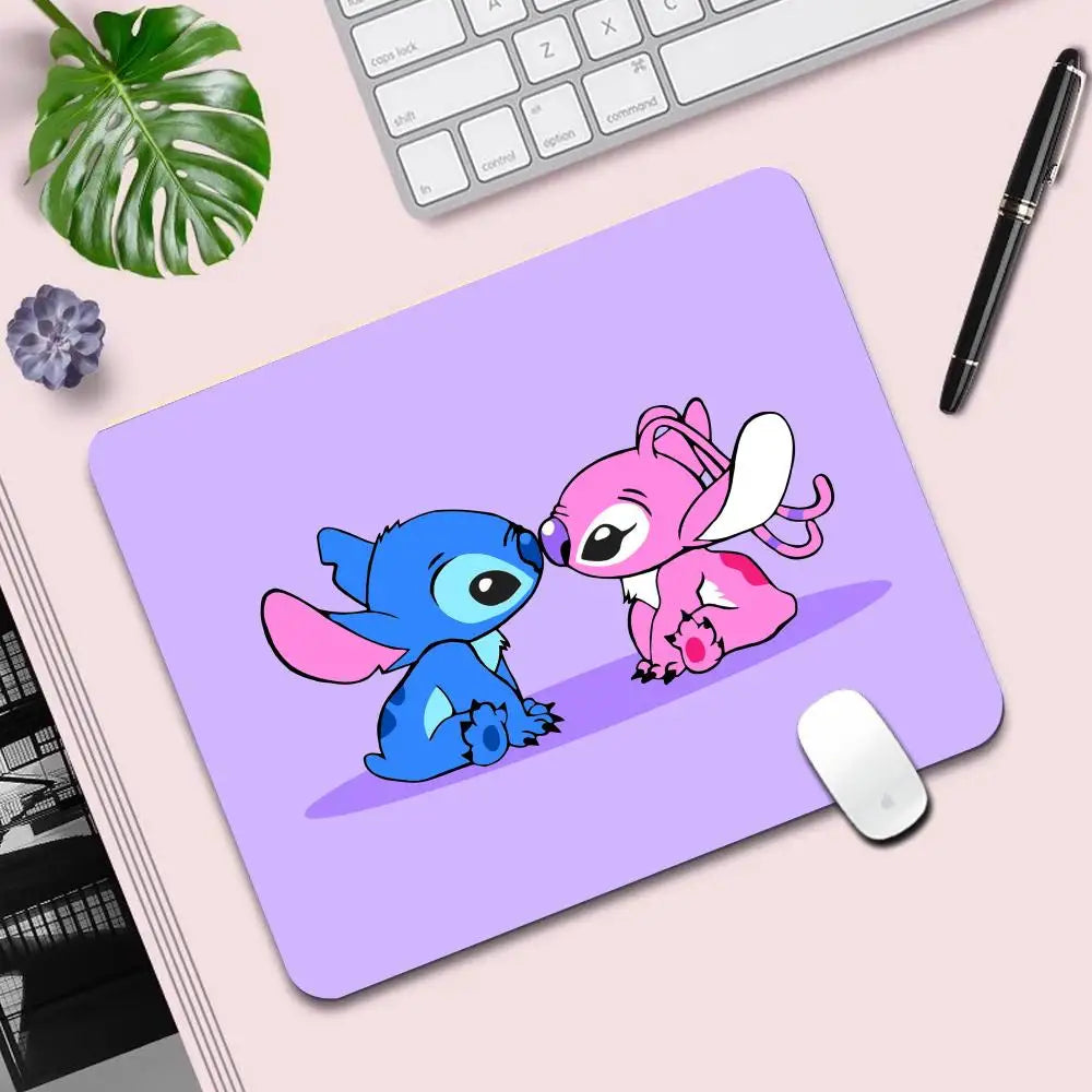 Alfombrilla para PC de Stitch 【Edición Limitada】- Antideslizante, Ultra Suave & Resistente ✨ 🌟 ¡Haz que tu setup refleje tu estilo con Stitch!