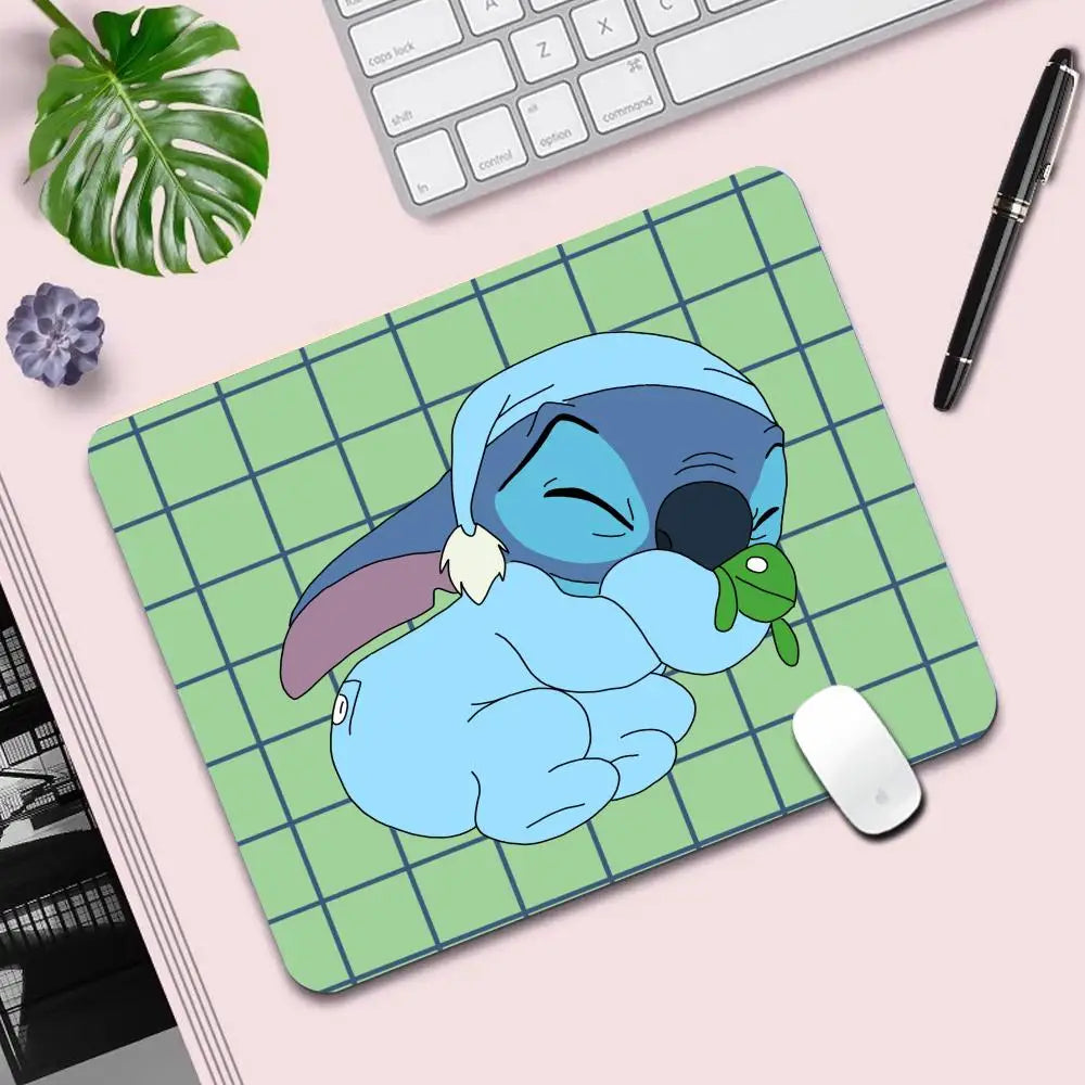Alfombrilla para PC de Stitch 【Edición Limitada】- Antideslizante, Ultra Suave & Resistente ✨ 🌟 ¡Haz que tu setup refleje tu estilo con Stitch!
