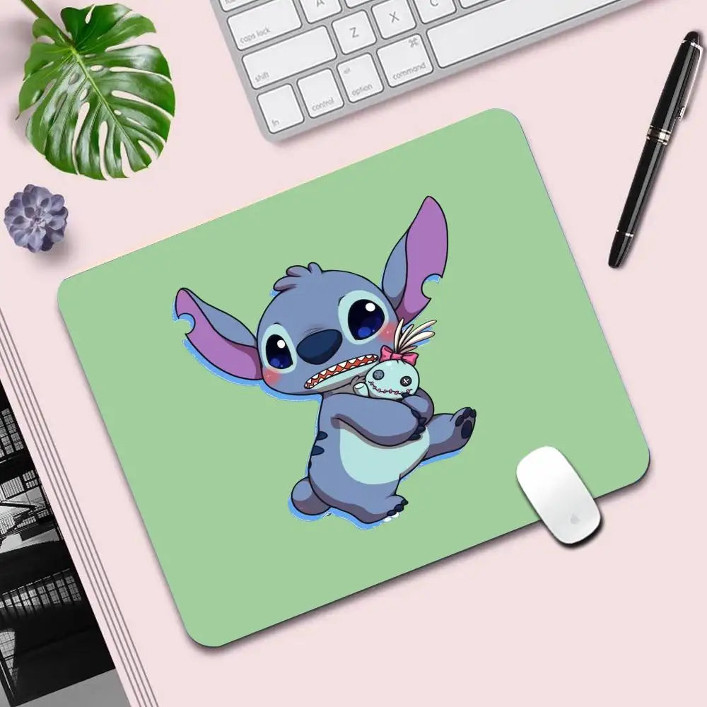 Alfombrilla para PC de Stitch 【Edición Limitada】- Antideslizante, Ultra Suave & Resistente ✨ 🌟 ¡Haz que tu setup refleje tu estilo con Stitch!