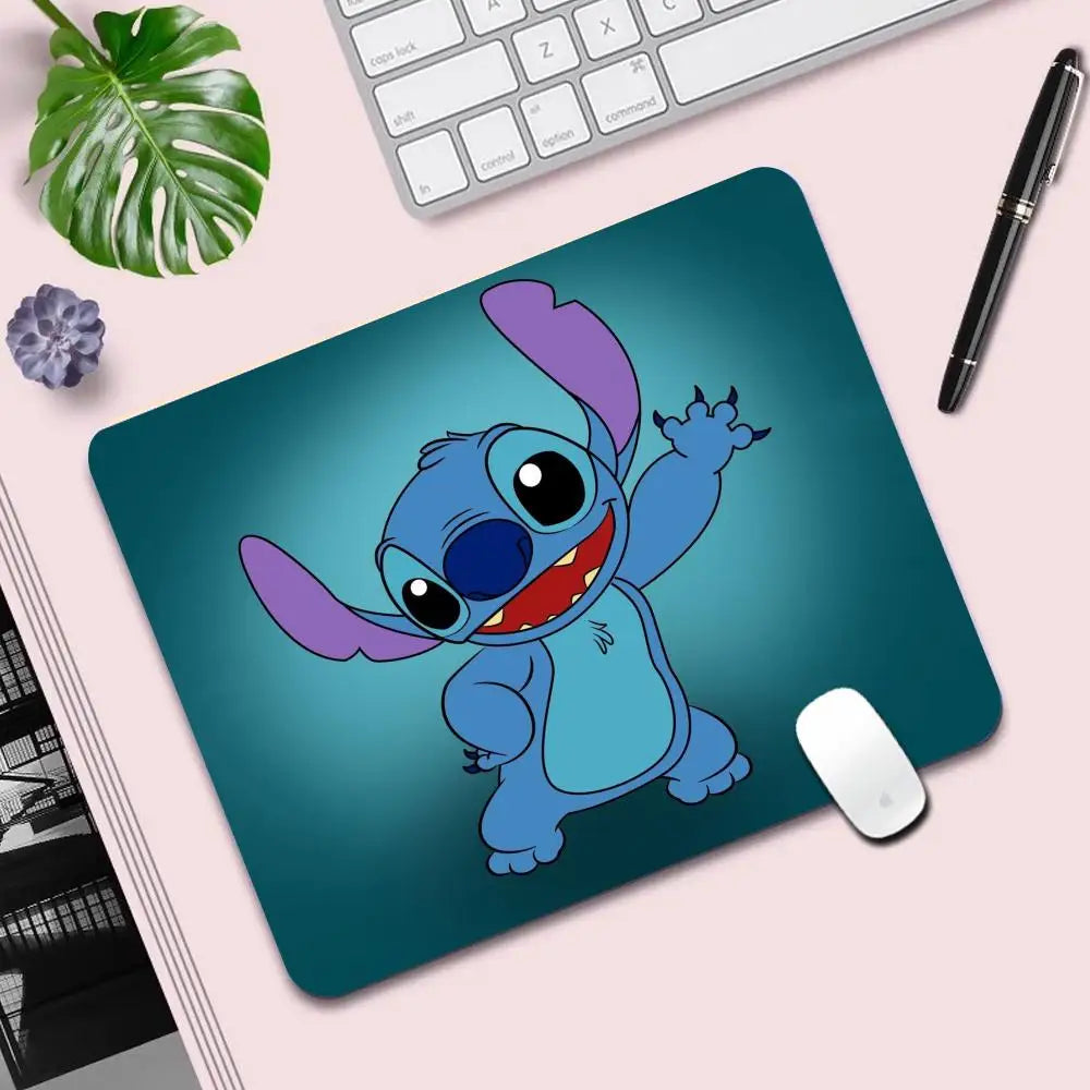 Alfombrilla para PC de Stitch 【Edición Limitada】- Antideslizante, Ultra Suave & Resistente ✨ 🌟 ¡Haz que tu setup refleje tu estilo con Stitch!