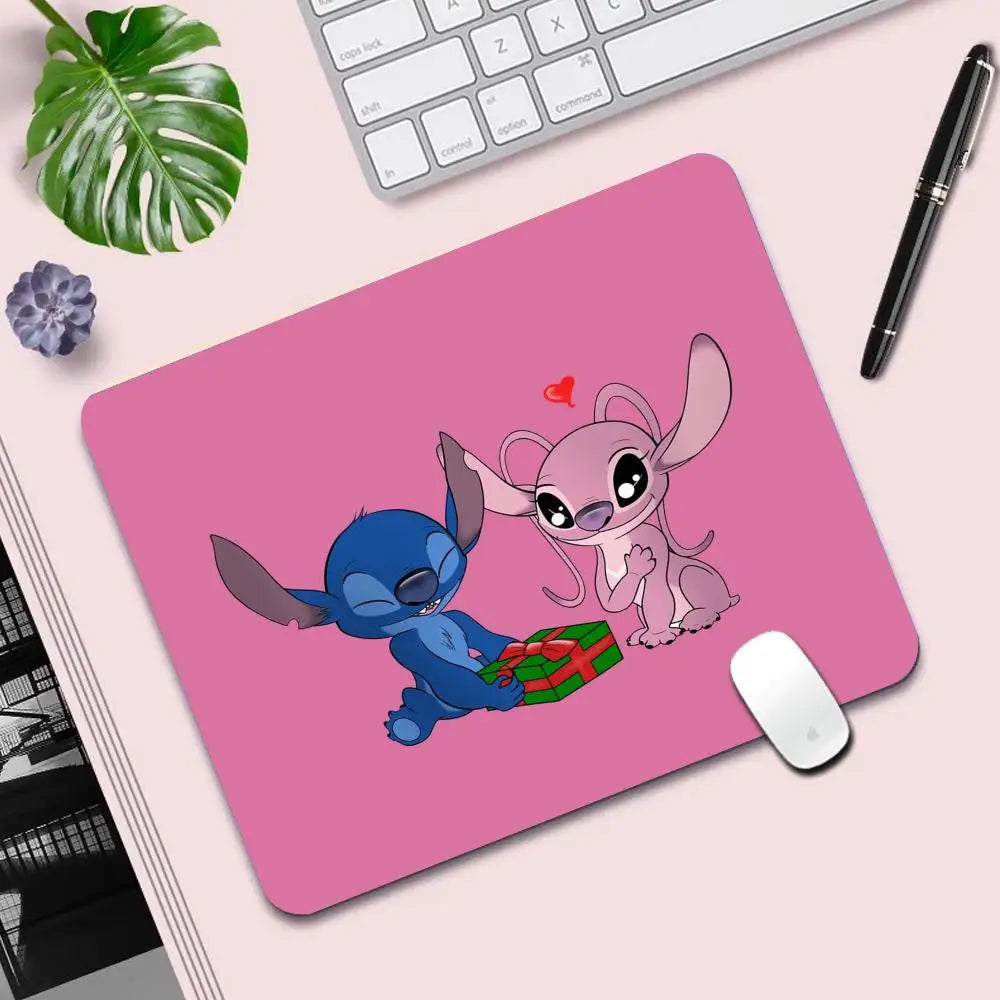 Alfombrilla para PC de Stitch 【Edición Limitada】- Antideslizante, Ultra Suave & Resistente ✨ 🌟 ¡Haz que tu setup refleje tu estilo con Stitch!