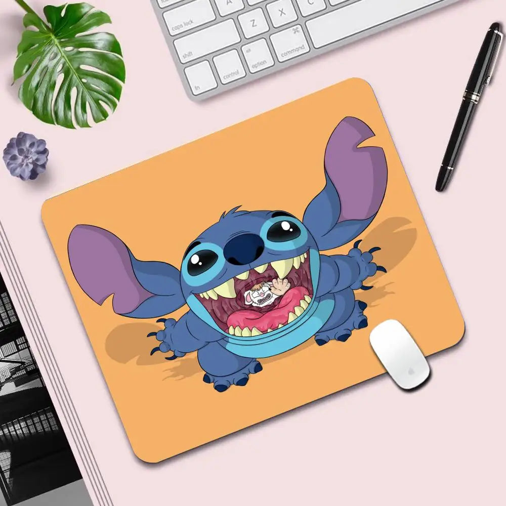Alfombrilla para PC de Stitch 【Edición Limitada】- Antideslizante, Ultra Suave & Resistente ✨ 🌟 ¡Haz que tu setup refleje tu estilo con Stitch!