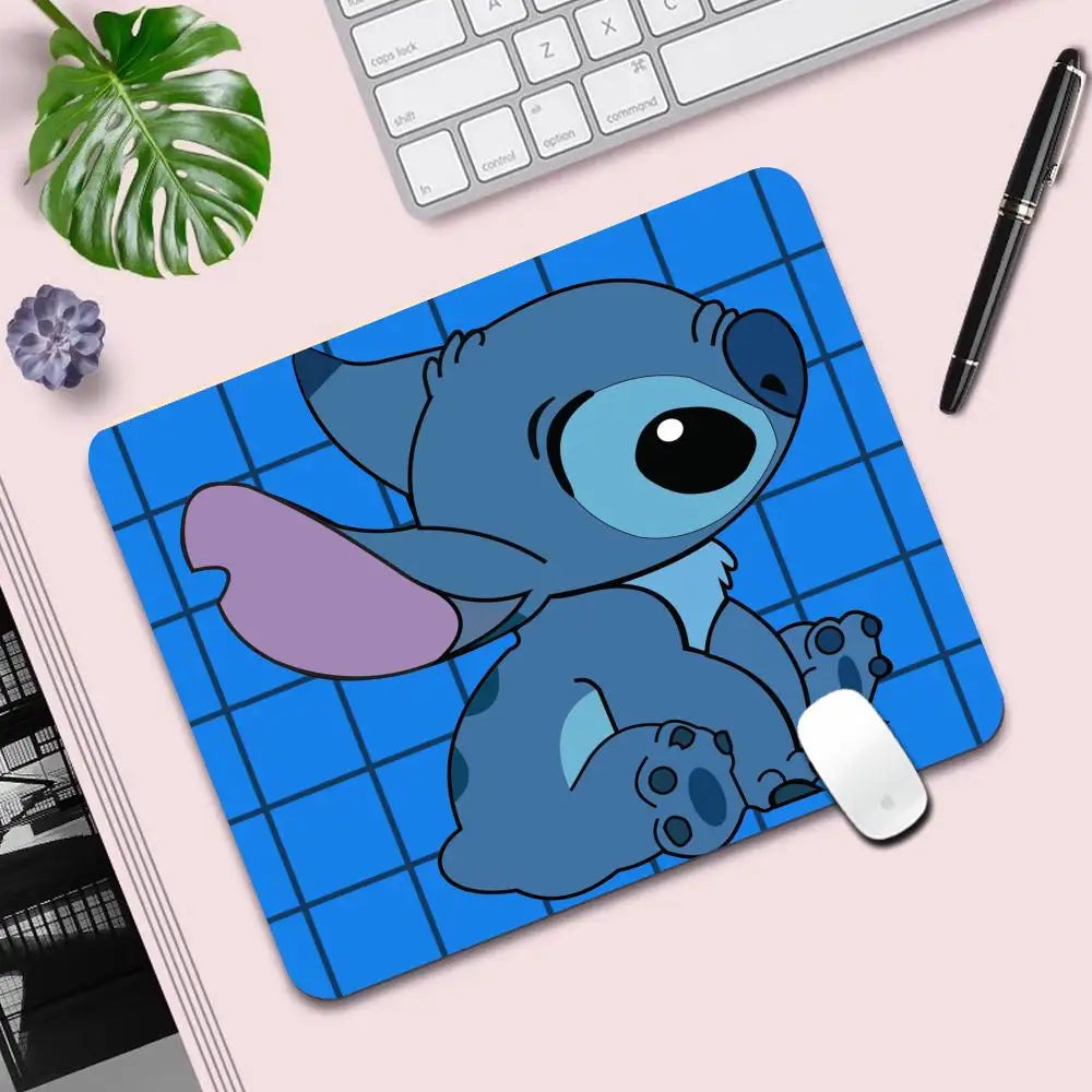 Alfombrilla para PC de Stitch 【Edición Limitada】- Antideslizante, Ultra Suave & Resistente ✨ 🌟 ¡Haz que tu setup refleje tu estilo con Stitch!