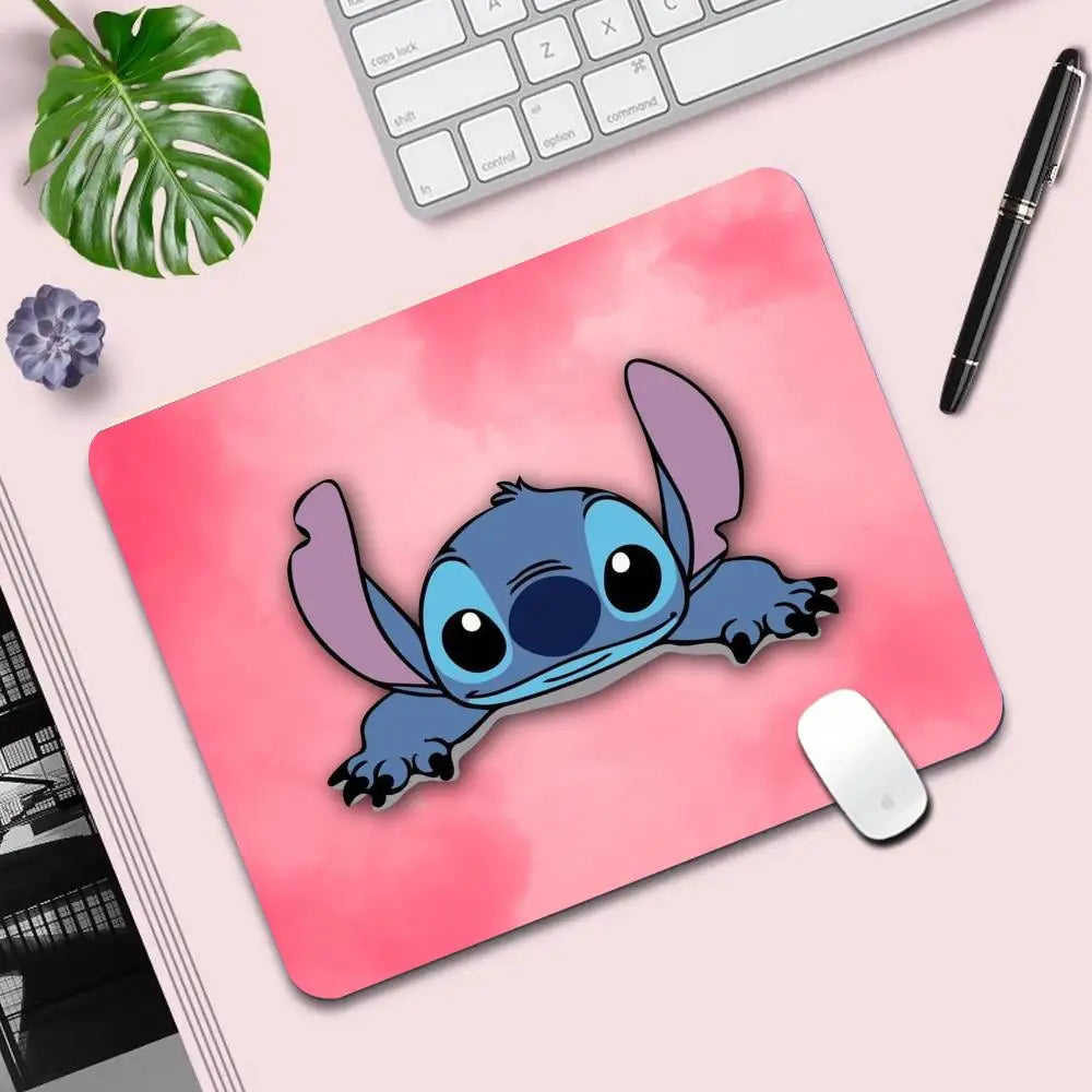 Alfombrilla para PC de Stitch 【Edición Limitada】- Antideslizante, Ultra Suave & Resistente ✨ 🌟 ¡Haz que tu setup refleje tu estilo con Stitch!