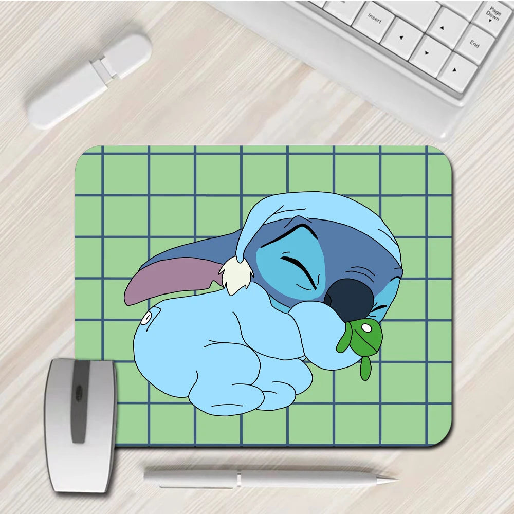 Alfombrilla para PC de Stitch 【Edición Limitada】- Antideslizante, Ultra Suave & Resistente ✨ 🌟 ¡Haz que tu setup refleje tu estilo con Stitch!