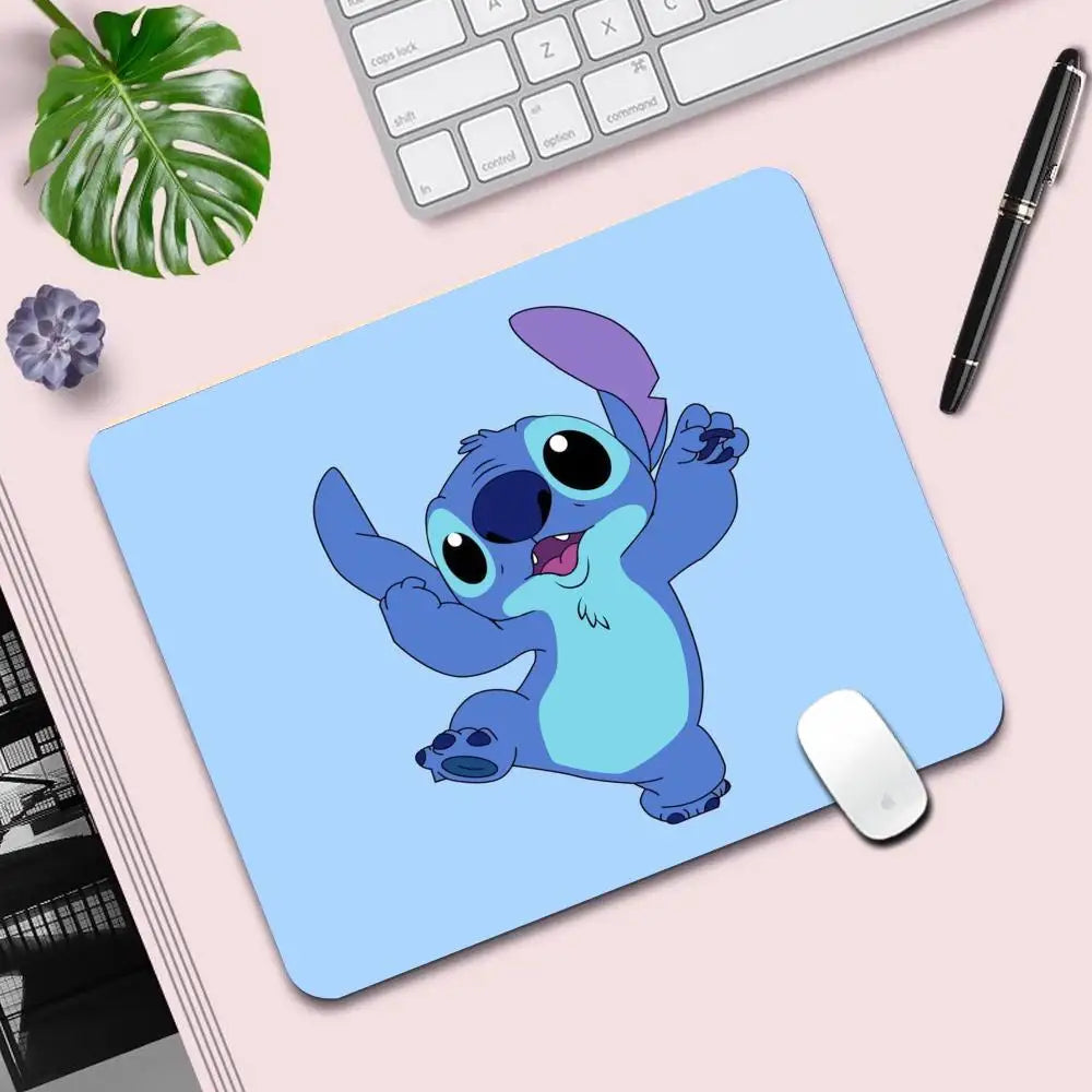 Alfombrilla para PC de Stitch 【Edición Limitada】- Antideslizante, Ultra Suave & Resistente ✨ 🌟 ¡Haz que tu setup refleje tu estilo con Stitch!