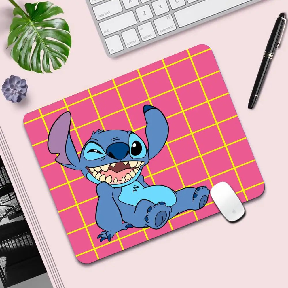 Alfombrilla para PC de Stitch 【Edición Limitada】- Antideslizante, Ultra Suave & Resistente ✨ 🌟 ¡Haz que tu setup refleje tu estilo con Stitch!