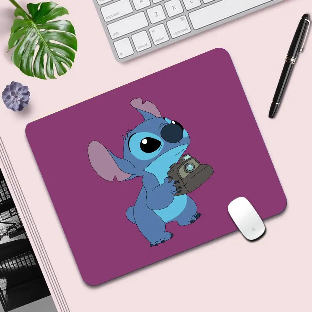 Alfombrilla para PC de Stitch 【Edición Limitada】- Antideslizante, Ultra Suave & Resistente ✨ 🌟 ¡Haz que tu setup refleje tu estilo con Stitch!