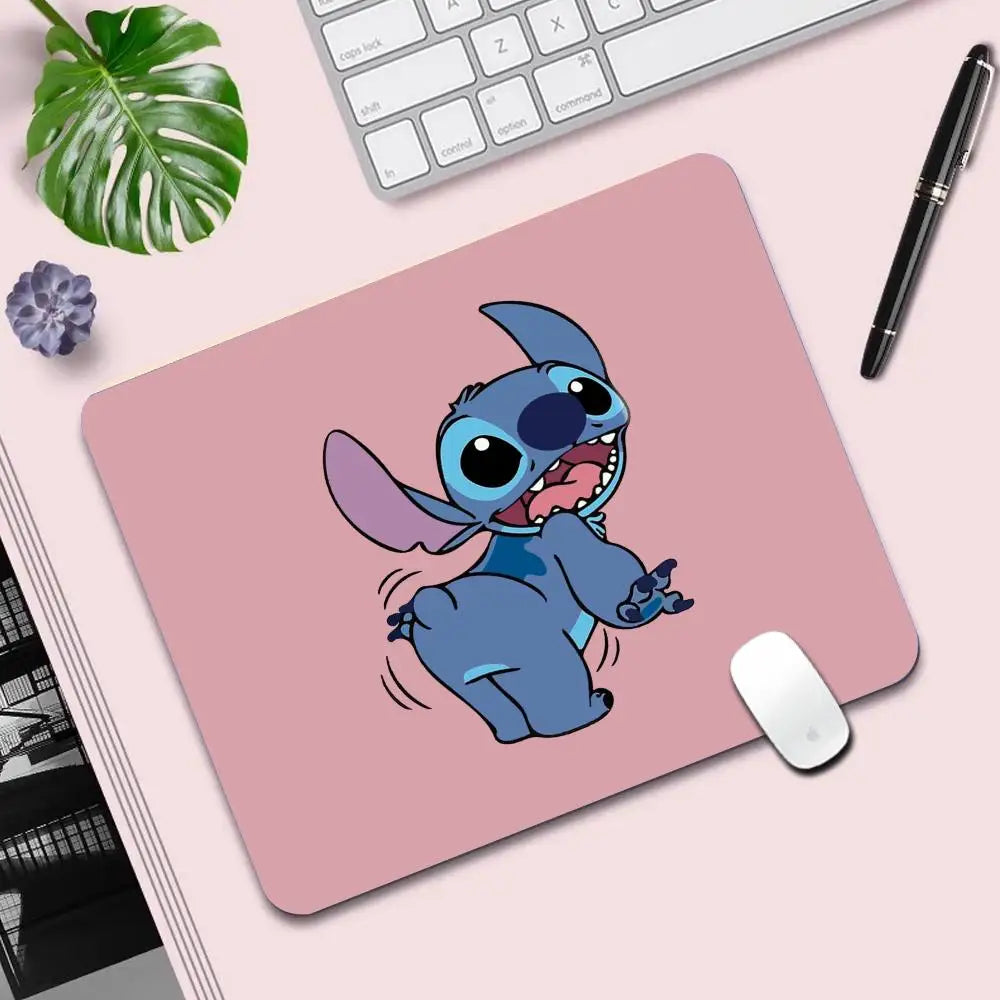 Alfombrilla para PC de Stitch 【Edición Limitada】- Antideslizante, Ultra Suave & Resistente ✨ 🌟 ¡Haz que tu setup refleje tu estilo con Stitch!