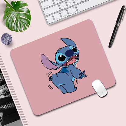 Alfombrilla para PC de Stitch 【Edición Limitada】- Antideslizante, Ultra Suave & Resistente ✨ 🌟 ¡Haz que tu setup refleje tu estilo con Stitch!